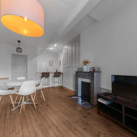 Le Ballainvilliers - Coeur De Apartament