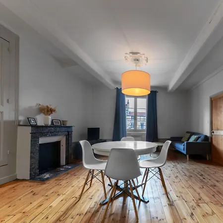 Le Ballainvilliers - Coeur De Apartament *
