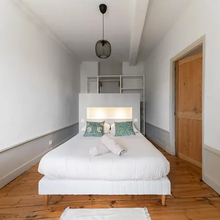 Le Ballainvilliers - Coeur De Apartament *